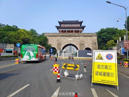 仪凤门至静海寺纪念馆公交站路段封闭施工，双凤纪念园出行需留意